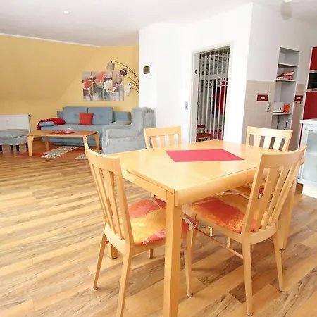 Kaiserallee, 105 Kaiserblick Apartman *